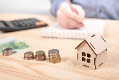 深夜電力を利用するエコキュートなら、年間のランニングコストを大幅に削減可能。