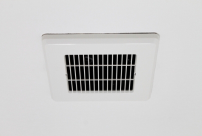 断熱材の施工や換気扇の設置、暖房機能の追加で快適な空間に。