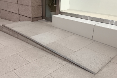 バリアフリー対応ステップで動線を快適に。